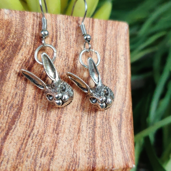 Large Tibetan silver bunny rabbit face earrings - Picture 5 of 6